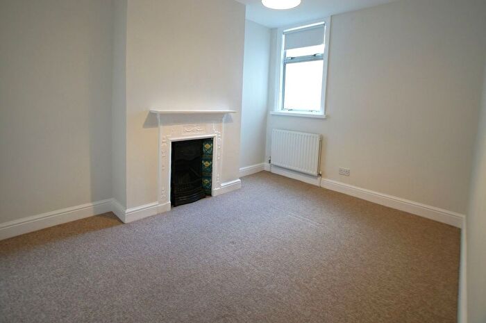 2 Bedroom Flat To Rent In Ravenswood Road, London, SW12