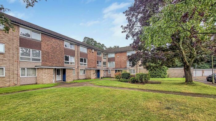 2 Bedroom Apartment To Rent In Lima Court, RG1