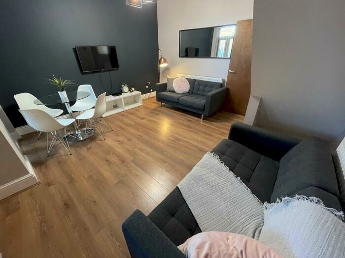 4 Bedroom Terraced House To Rent In Birstall Road, L6