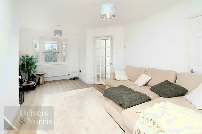 3 Bedroom End Of Terrace House To Rent In Verwood Drive, Cockfosters, Enfield, Hertfordshire, EN4