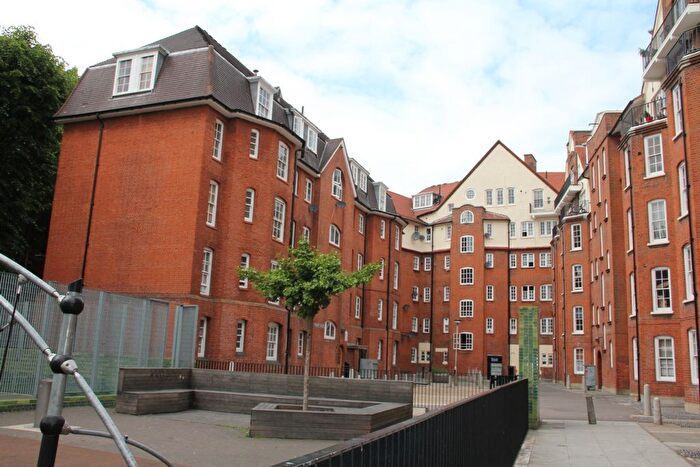 3 Bedroom Maisonette For Sale In Clifton House, Club Row, Shoreditch, E2