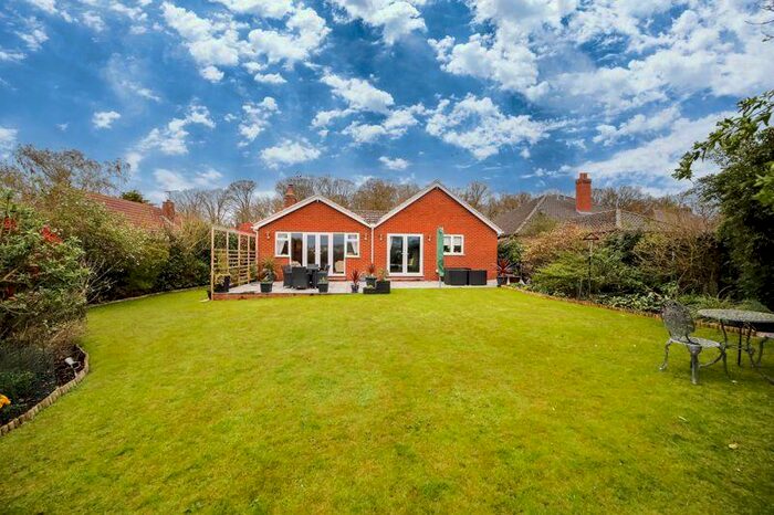 3 Bedroom Detached Bungalow For Sale In Ixworth Road, Stowlangtoft, IP31