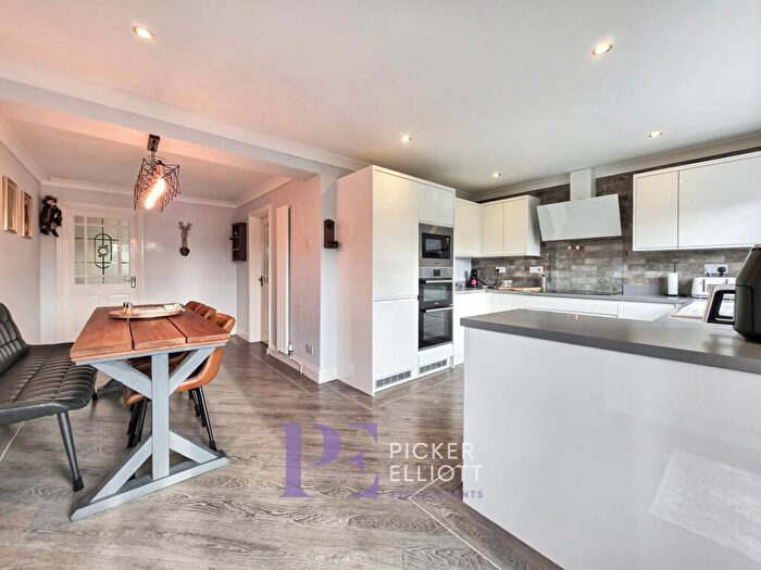 4 Bedroom Detached House For Sale In Clifton Way, Hinckley, LE10