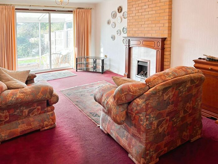 2 Bedroom Semi-Detached Bungalow For Sale In Radiant Road, Leicester, LE5