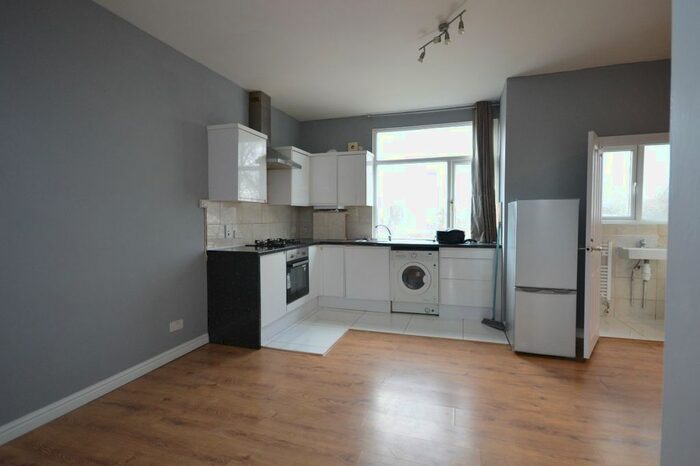 2 Bedroom Flat To Rent In London Road, Westcliff-On-Sea, SS0