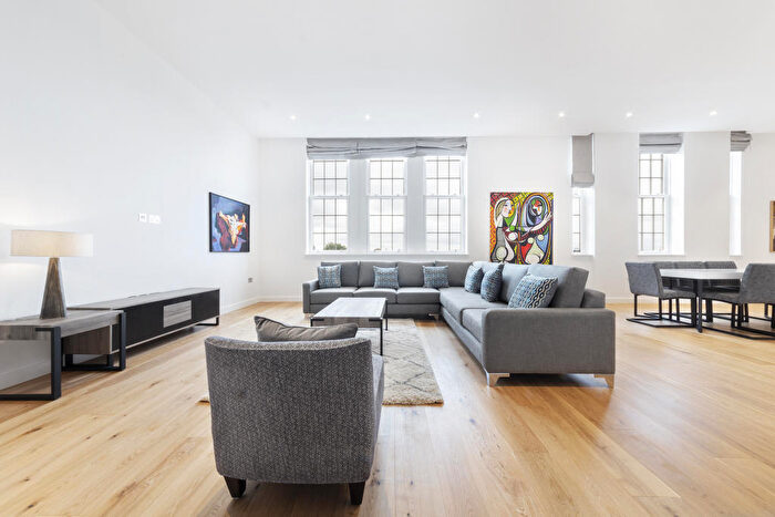 3 Bedroom Apartment For Sale In Islington Square, Esther Ann Place, London, N1