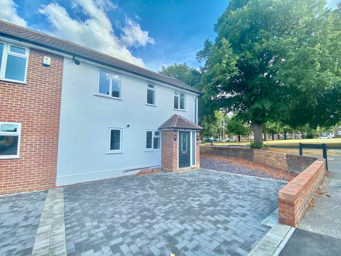 2 Bedroom Flat To Rent In Thornham Road, Gillingham, ME8