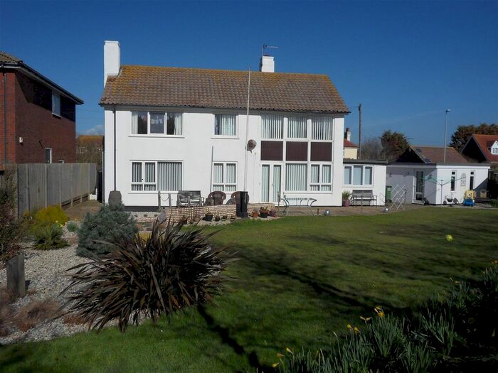 4 Bedroom Detached House To Rent In Hythe Road, Dymchurch, Romney Marsh, Kent, TN29