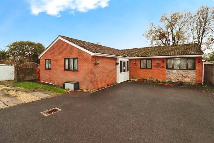 3 Bedroom Detached Bungalow For Sale In Hempton Lane, Almondsbury, Bristol, BS32