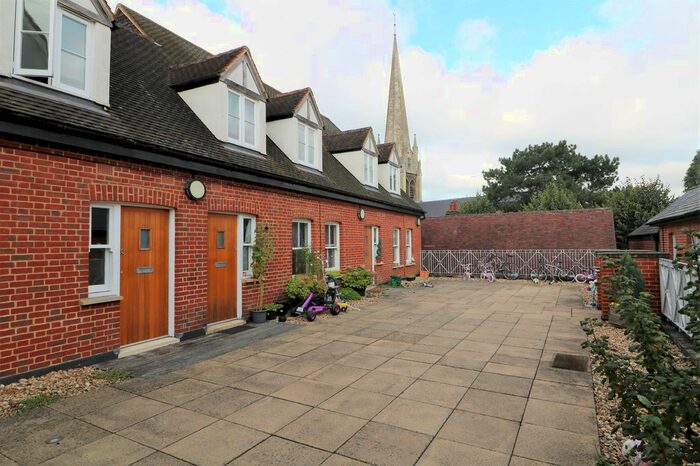 2 Bedroom Flat To Rent In High Street, Dorking, RH4