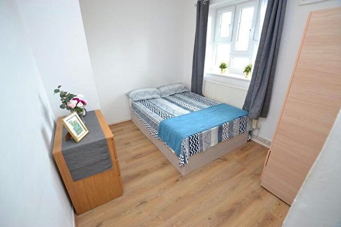 3 Bedroom Flat To Rent In Harts Lane, Barking, IG11