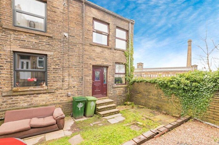 4 Bedroom End Of Terrace House For Sale In , Gothic Street Queensbury, Bradford, BD13