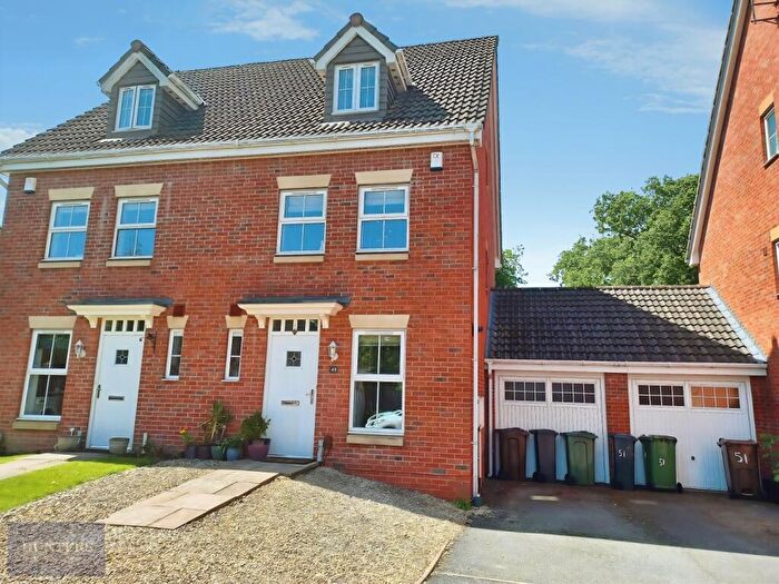 3 Bedroom Semi Detached House To Rent In Tudor Coppice, Solihull, B91