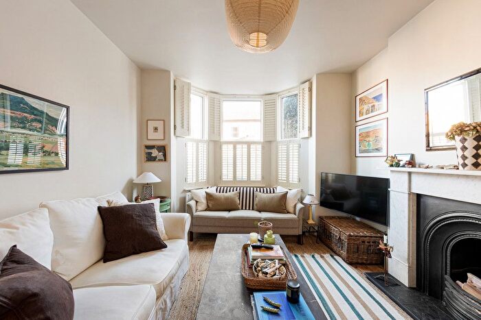 1 Bedroom Flat For Sale In Bushey Hill Road, Camberwell, SE5