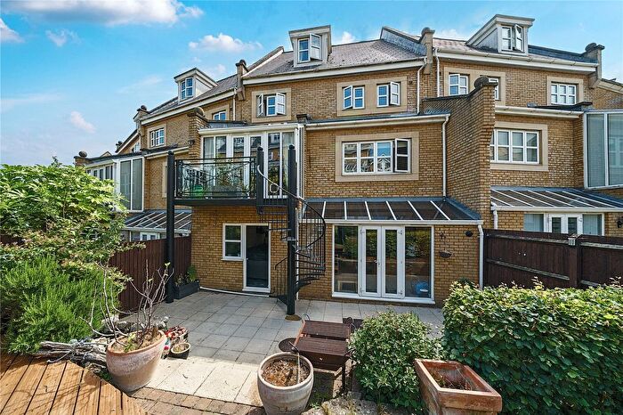 4 Bedroom Terraced House To Rent In Kingfisher Drive, Waterstone Park, Greenhithe, Kent, DA9