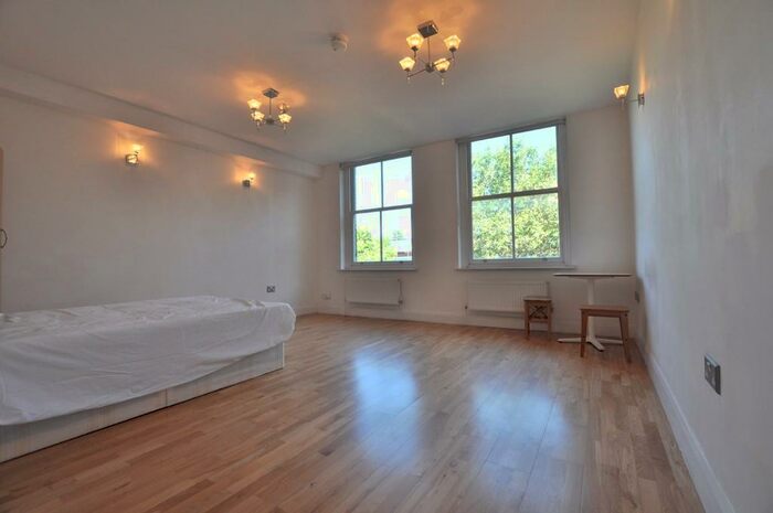 Flat To Rent In Hackney Road, London, E2