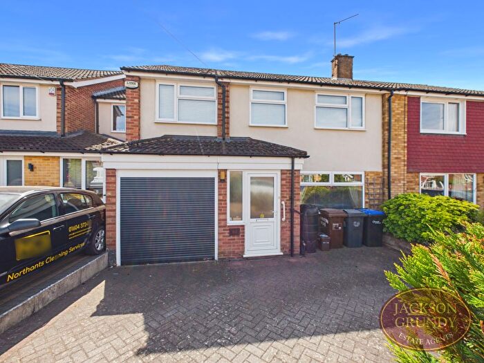 4 Bedroom Semi-Detached House For Sale In Hinton Road, Kingsthorpe, NN2