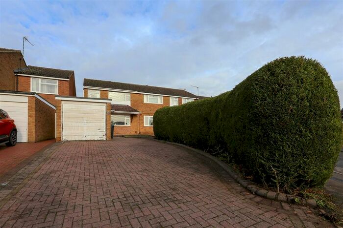 3 Bedroom Semi-Detached House To Rent In New Forest Close, Wigston, LE18
