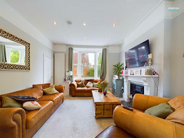 3 Bedroom Flat To Rent In High Street, Hurstpierpoint, BN6