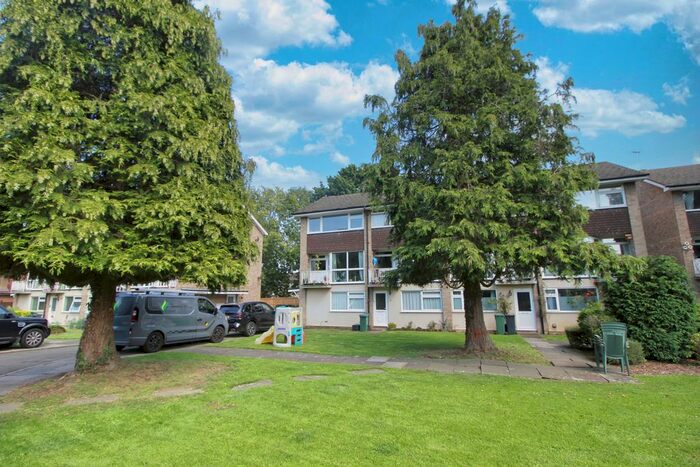 2 Bedroom Maisonette To Rent In Woodhatch Road, Redhill, RH1