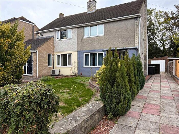 2 Bedroom Semi Detached House For Sale In Sandown Road, Gravesend, DA12