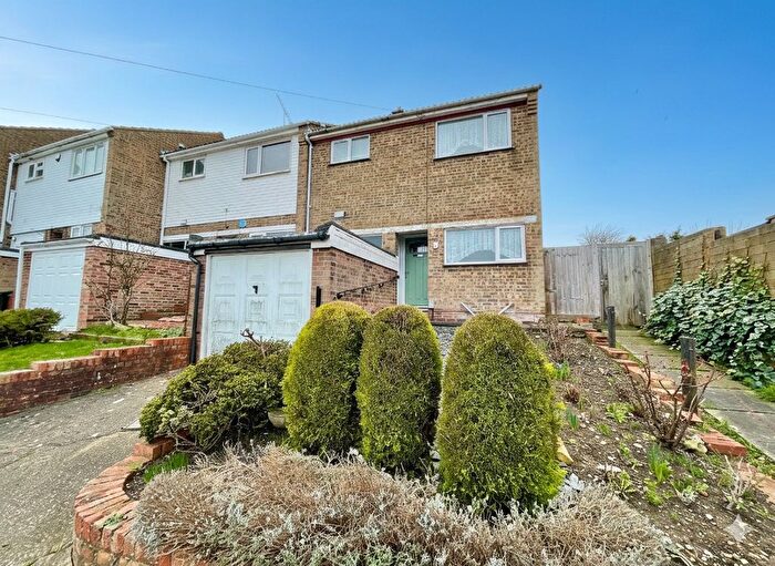3 Bedroom End Of Terrace House For Sale In Hunts Close, Luton, Bedfordshire, LU1