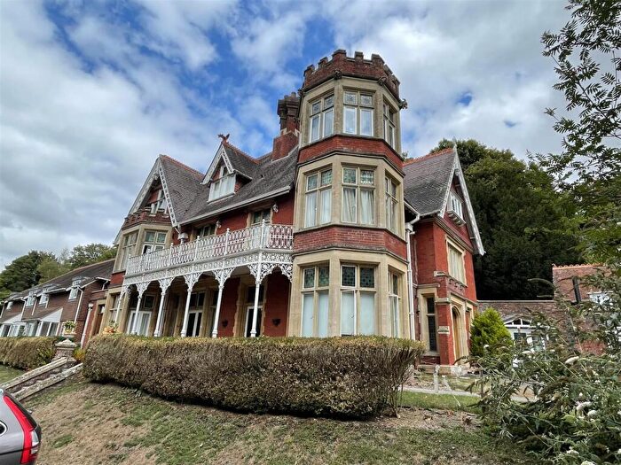 2 Bedroom Flat For Sale In Hughendon Manor, Petersfinger, Salisbury, SP5