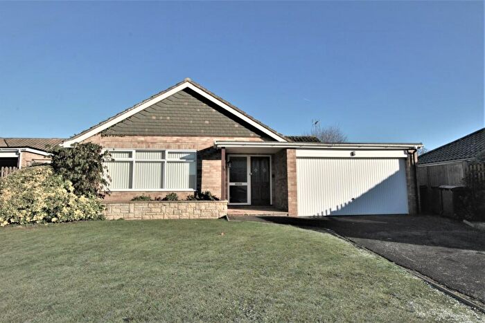 3 Bedroom Bungalow To Rent In Rosehill Park, Emmer Green, Reading, RG4