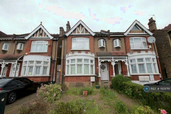 5 Bedroom Semi-Detached House To Rent In Green Lanes, London, N13