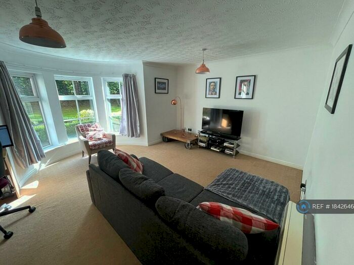 2 Bedroom Flat To Rent In Tiverton Court, Northwich, CW9