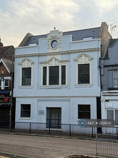 2 Bedroom Flat To Rent In Luton Road, Chatham, ME4