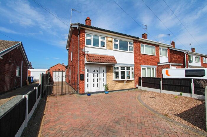 3 Bedroom Semi-Detached House For Sale In Oakwood Drive, Armthorpe, Doncaster, DN3
