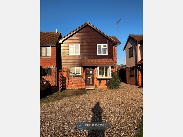 3 Bedroom Detached House To Rent In Girton Court, Cheshunt, Waltham Cross, EN8