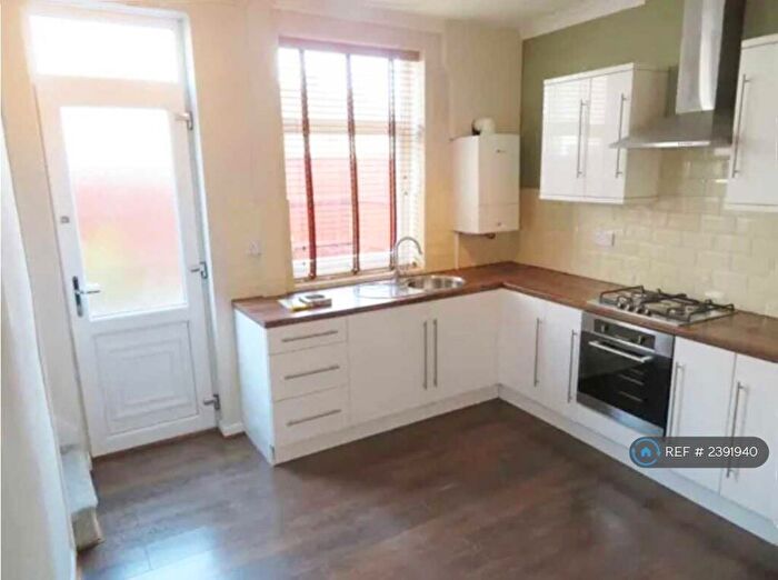 3 Bedroom Terraced House To Rent In Tudor Street, Shaw, Oldham, OL2