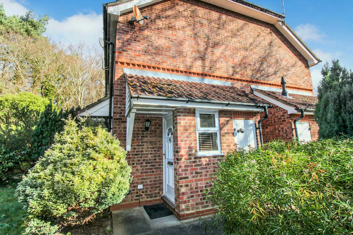 1 Bedroom Terraced House To Rent In Ruth Close, Farnborough, GU14