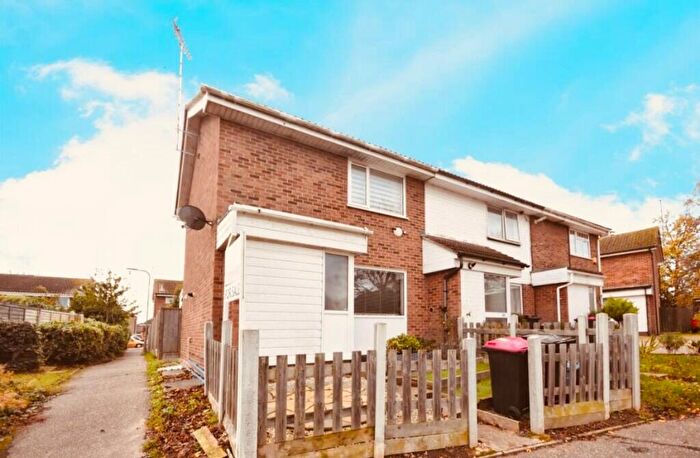 2 Bedroom End Of Terrace House For Sale In Southend-On-Sea, SS2
