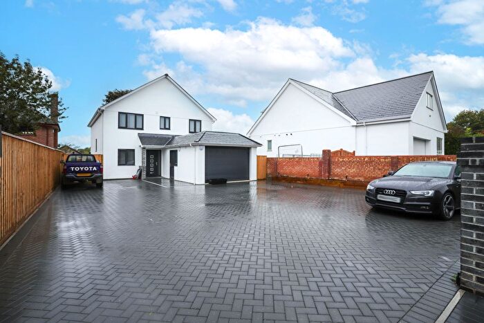 4 Bedroom Detached House For Sale In Broadway Road, Kingsteignton, TQ12