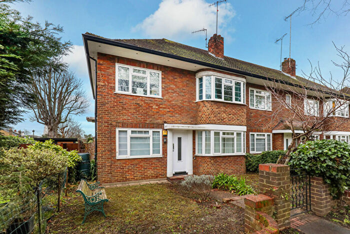 2 Bedroom Apartment To Rent In Kingston Upon Thames, KT2