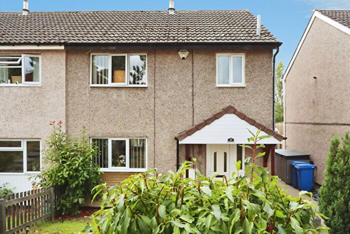 3 Bedroom Semi Detached House For Sale In Farm Close, Chesterfield, S40