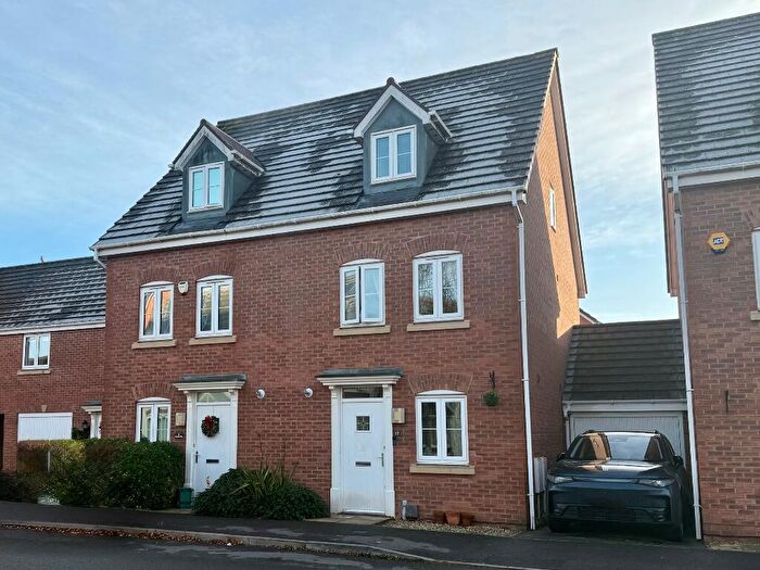 4 Bedroom Semi Detached House For Sale In Canners Way, Stratford-Upon-Avon, Warwickshire, CV37