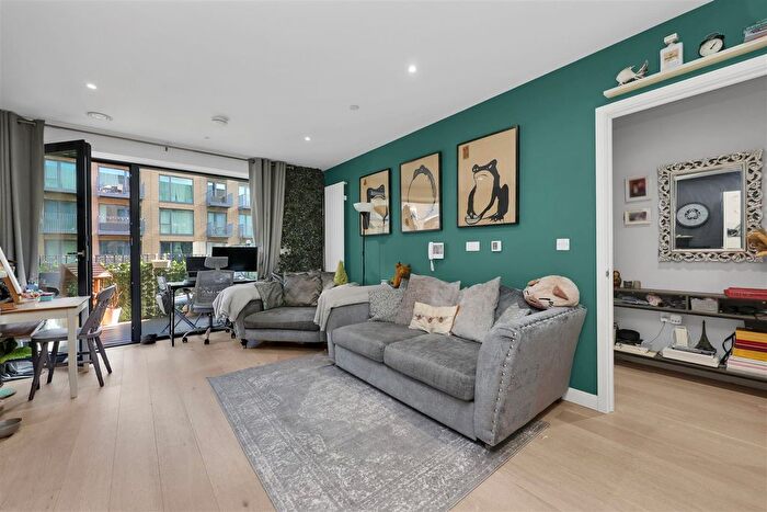 1 Bedroom Flat For Sale In Regalia Close, London, E16