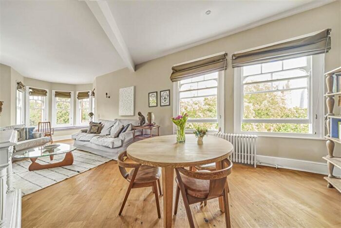 2 Bedroom Flat For Sale In Prince Of Wales Drive, SW11