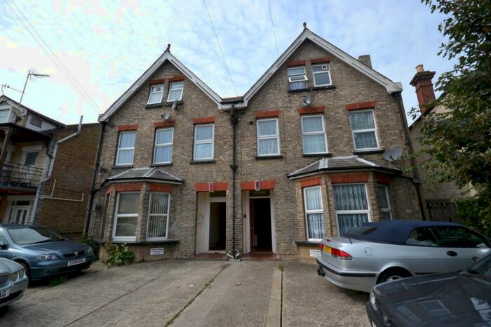1 Bedroom Apartment To Rent In Hayes Road, CO15