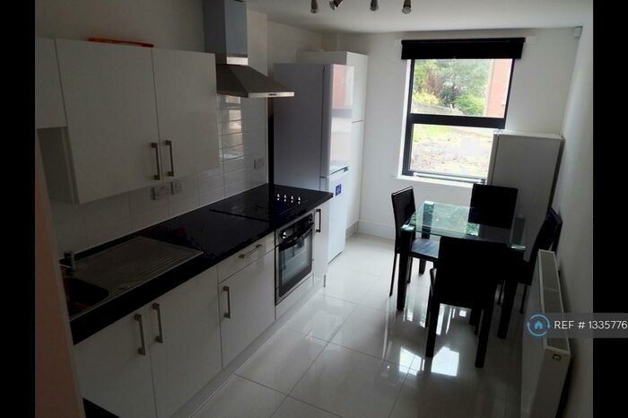 4 Bedroom Flat To Rent In Clarendon Road, Leed, LS2