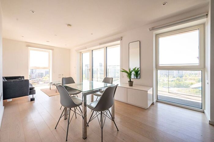 2 Bedroom Flat To Rent In Glasshouse Gardens, Stratford, London, E20
