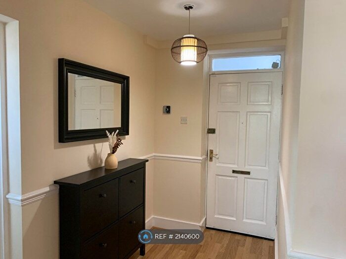 2 Bedroom Flat To Rent In Hatfield Close, Ilford, IG6