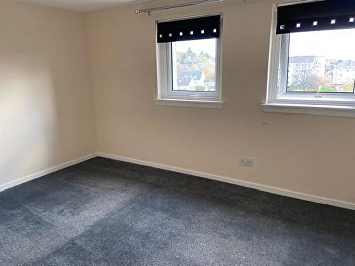 3 Bedroom Flat To Rent In Kinloss Park, Cupar, KY15