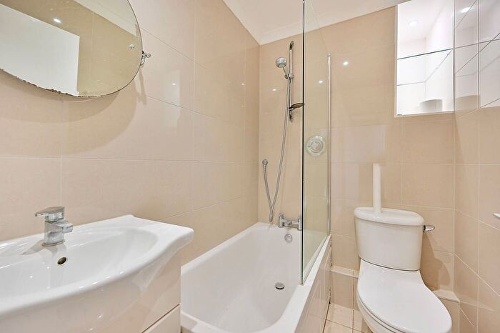1 Bedroom Flat To Rent In Bedford Park, Bedford Park, London, W4