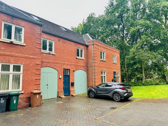 3 Bedroom Town House To Rent In Park Row, Bretby, Burton-On-Trent, DE15