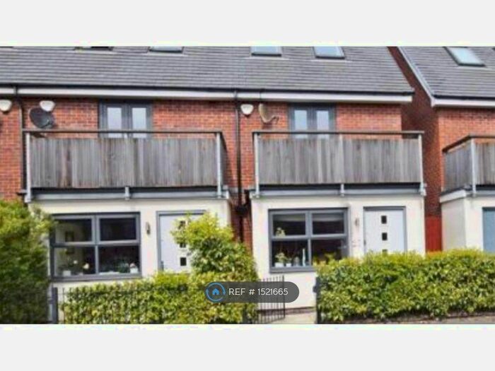 3 Bedroom Semi-Detached House To Rent In Highmarsh Cresent, West Didsbury, M20